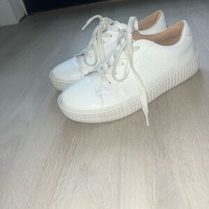 Steve Madden Toliver Sneaker! Size 8.5!